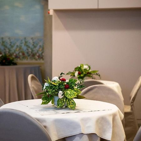 Hotel Astor Piacenza Buitenkant foto