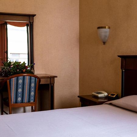 Hotel Astor Piacenza Buitenkant foto