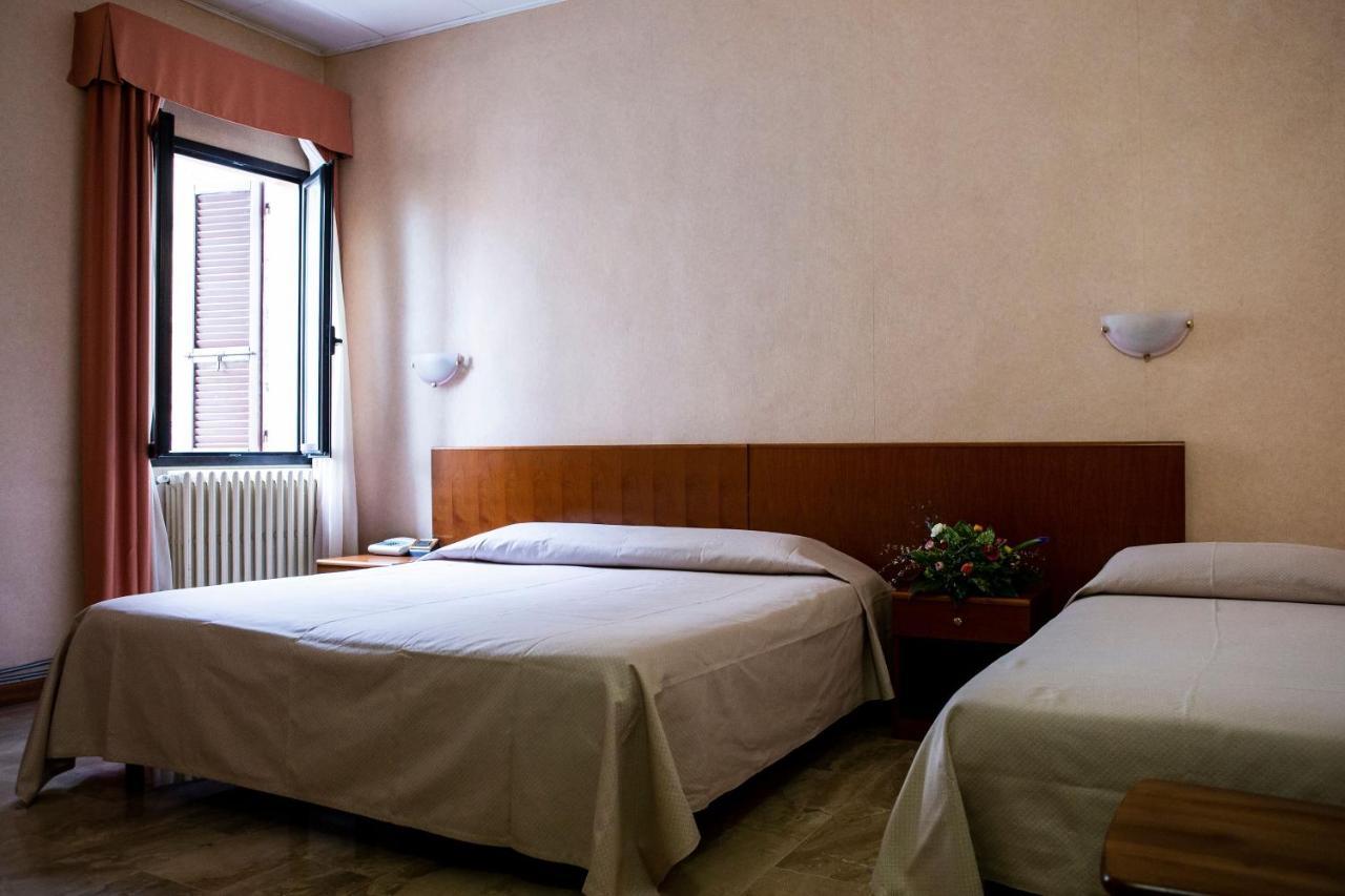 Hotel Astor Piacenza Buitenkant foto