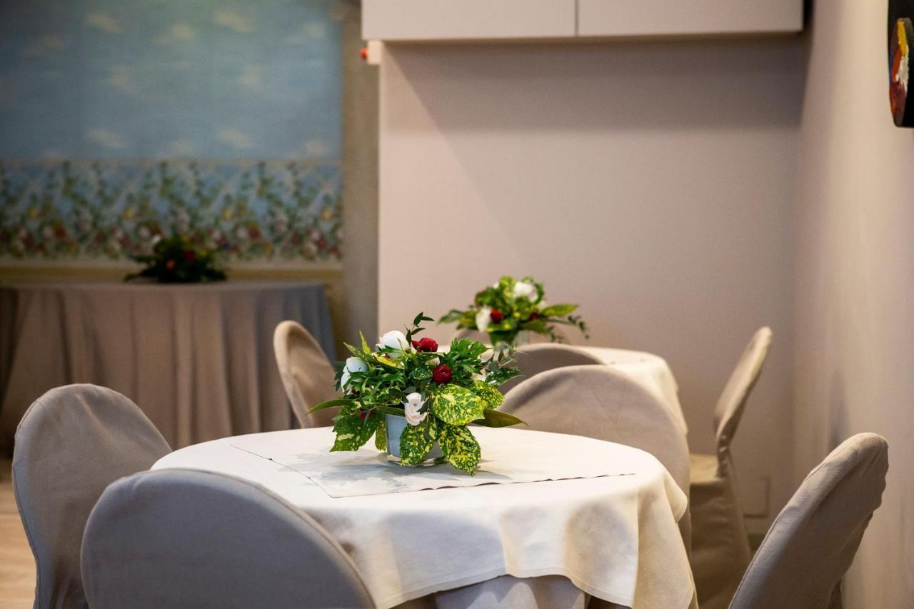 Hotel Astor Piacenza Buitenkant foto