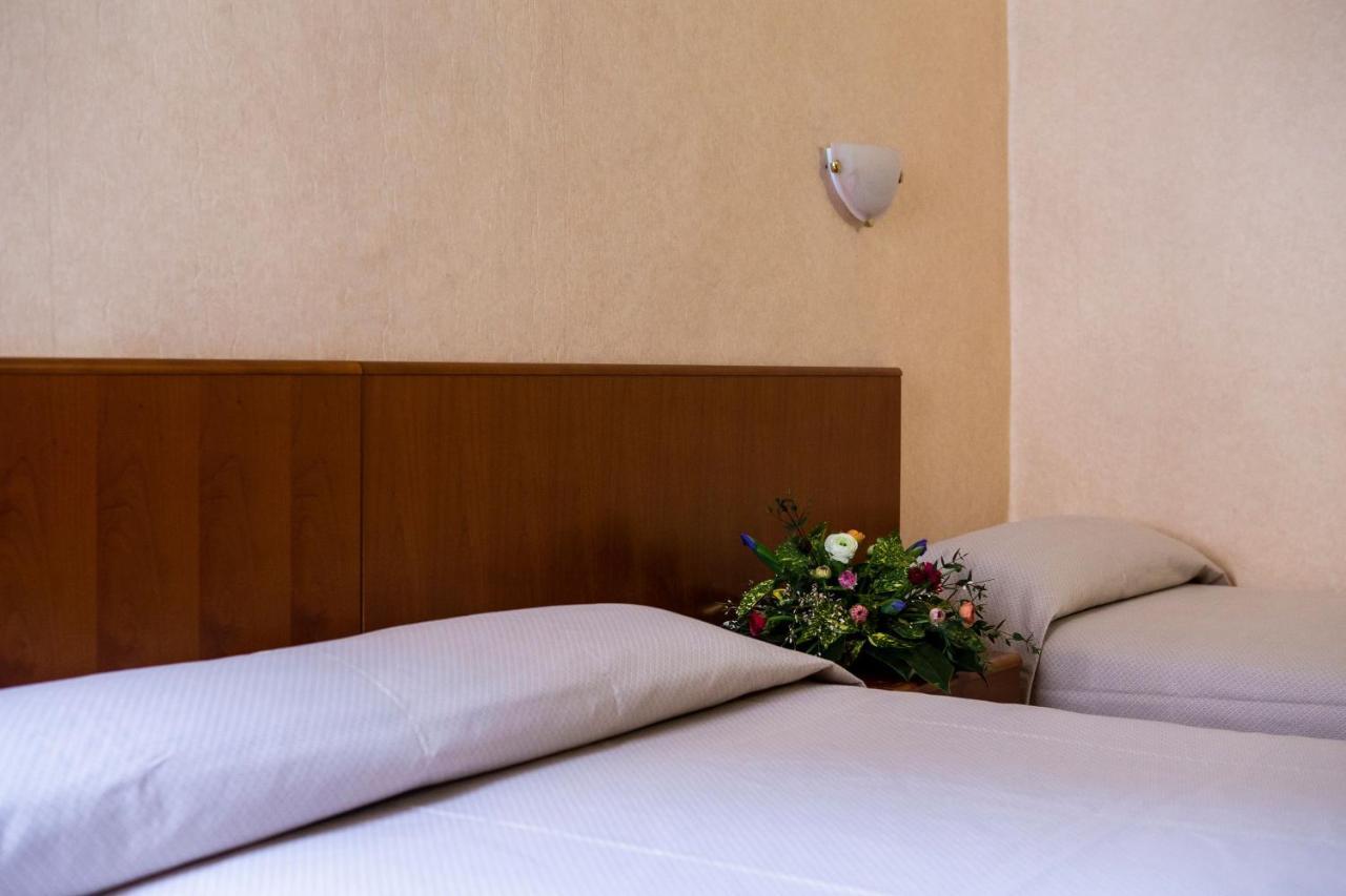Hotel Astor Piacenza Buitenkant foto